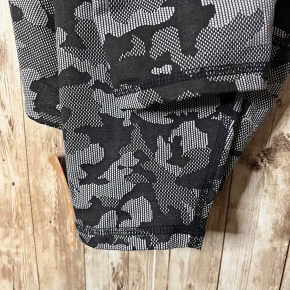 🖤⚡ Spyder Camo High-Waist Leggings – Sleek, Sporty & Ready to Move! ⚡🖤 - Picture 3 of 6